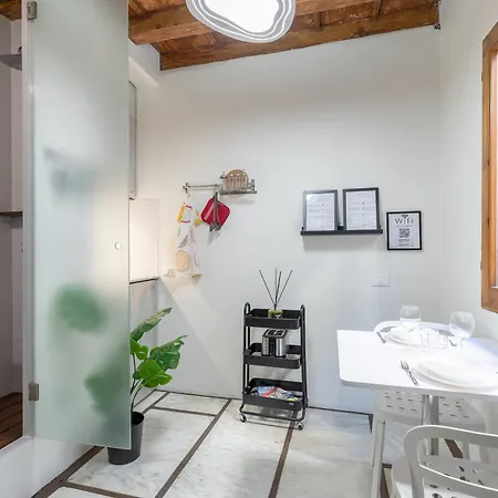 Uffizi-ponte Vecchio Mini Loft Con Affreschi * فلورنس