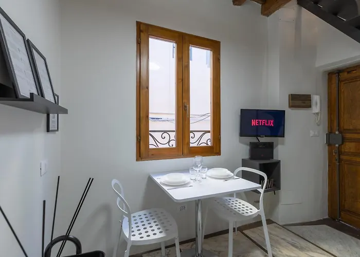 Διαμέρισμα Uffizi-ponte Vecchio Mini Loft Con Affreschi *